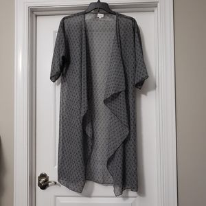 ❤ LuLaRoe Shirley Size M